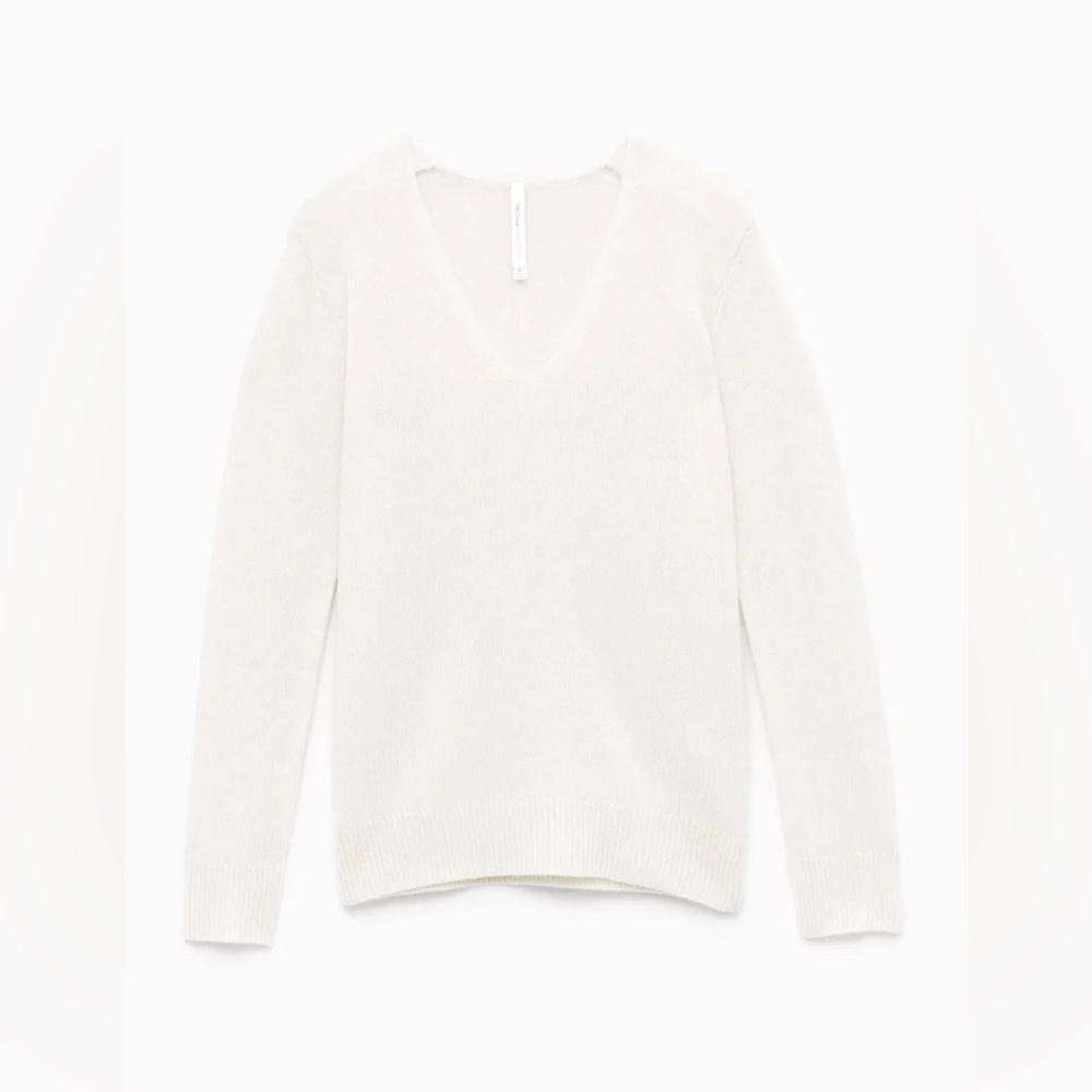 Aritzia The Group by Babaton Luxe Cashmere V-Neck
